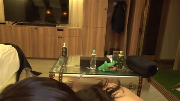 【AI换脸高圆圆】私密性福日记遭偷拍：高潮不断的一天全记录！