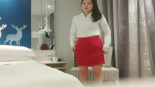 利哥探花新作：170CM超高品质女神，长腿顶级美女的极致诱惑！